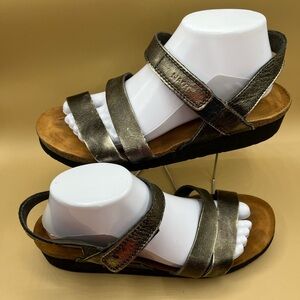 Naot Silver Sandals Elegant Cross-Pattern Design